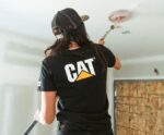 トレードマークのTシャツ 黒 女性 N2JB0V311 Caterpillar |トップス＆アウター - 画像 (2)