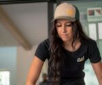 トレードマークのTシャツ 黒 女性 N2JB0V311 Caterpillar |トップス＆アウター - 画像 (4)