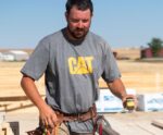 トレードマークロゴTシャツ グレー 男性 N2JB0V243 Caterpillar |トップス＆アウター - 画像 (2)